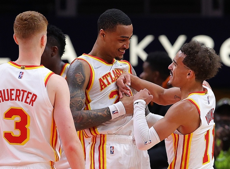 旺财28权威通道-小里：科林斯在快船下份合同也就几百万 但之前被吹杨喂到2500万