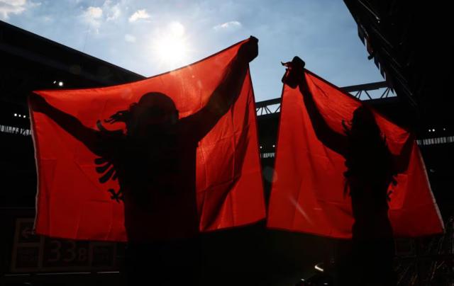 【伯览欧洲杯】狗澡盆里的食品，欧洲杯上的友谊